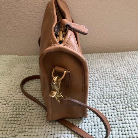 Coach Light Brown Tan Leather Shoulder Bag Made in NYC USA Vintage - Picture 4 of 12